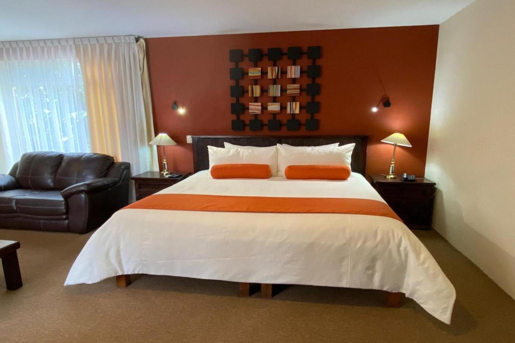 Capital O La Huerta Golf & Hotel Чолула Экстерьер фото