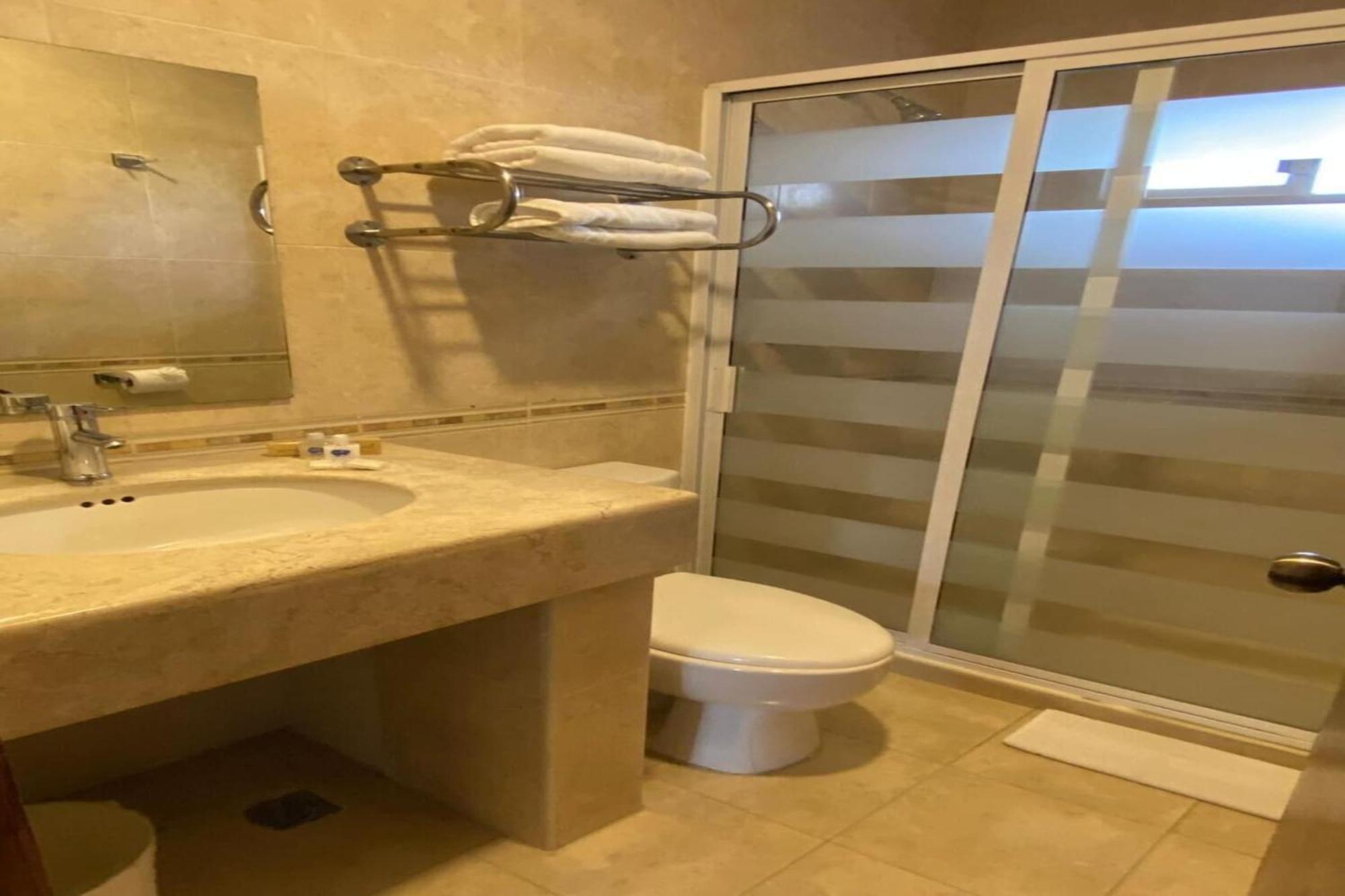Capital O La Huerta Golf & Hotel Чолула Экстерьер фото