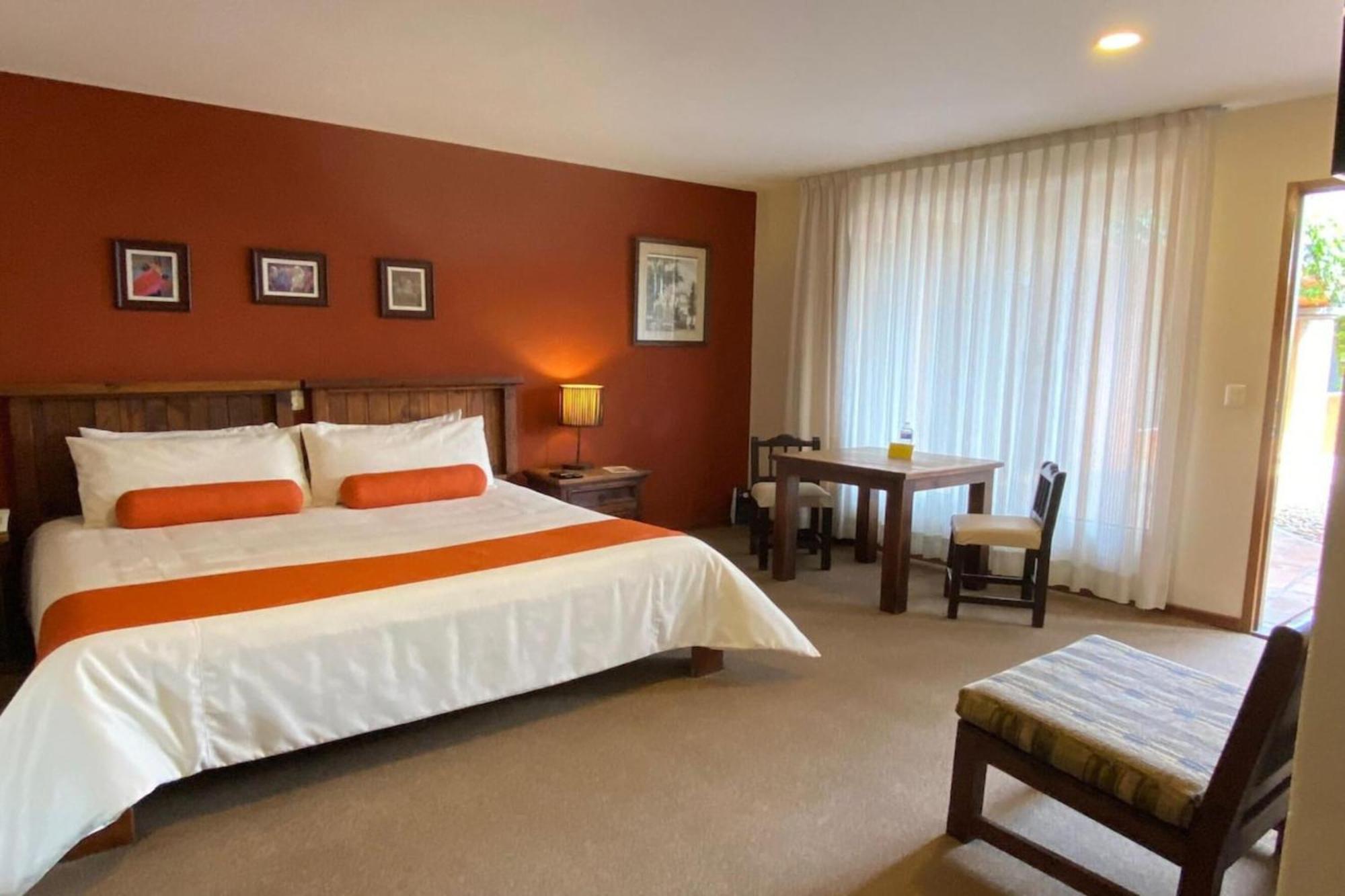 Capital O La Huerta Golf & Hotel Чолула Экстерьер фото