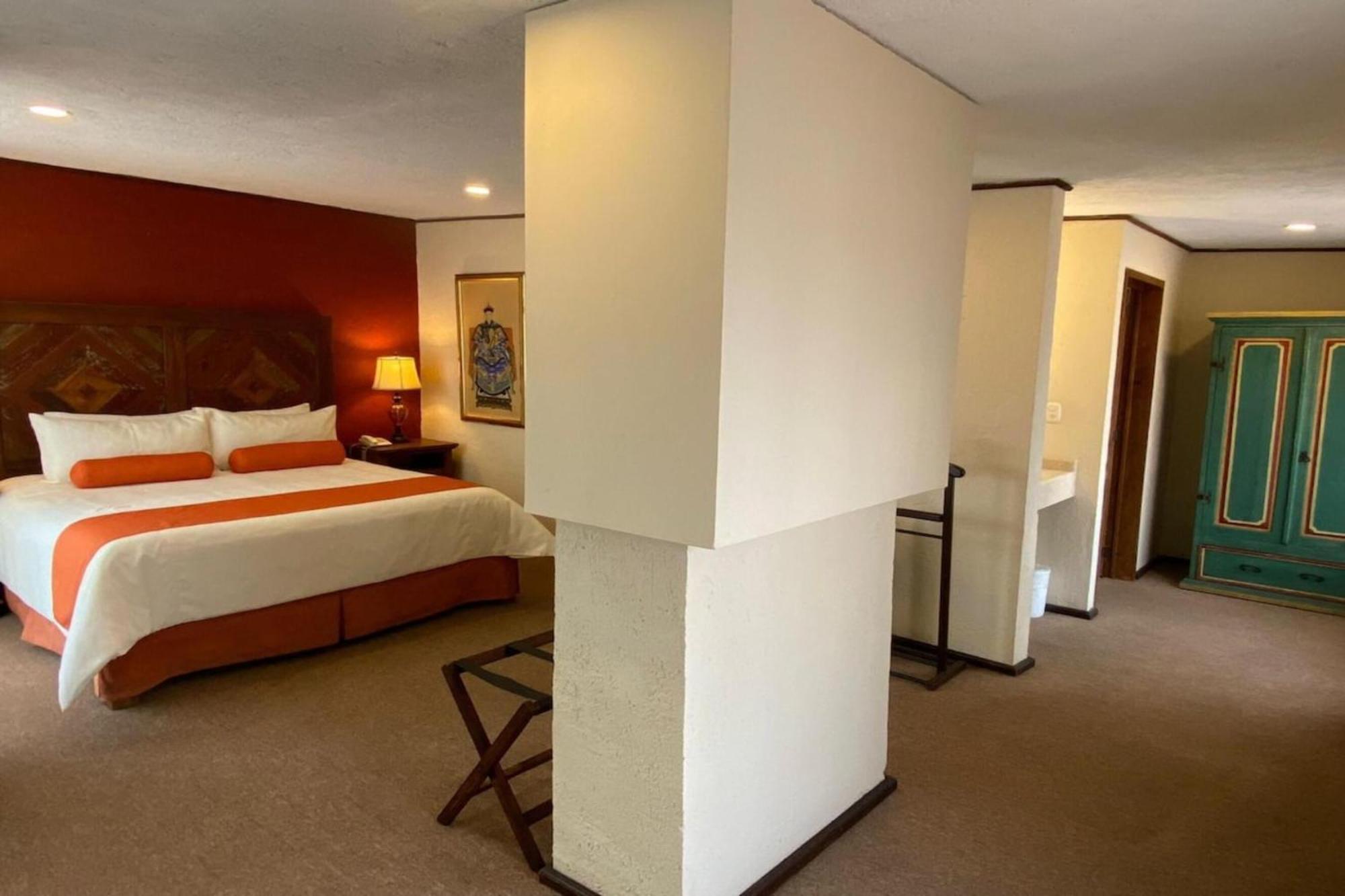 Capital O La Huerta Golf & Hotel Чолула Экстерьер фото