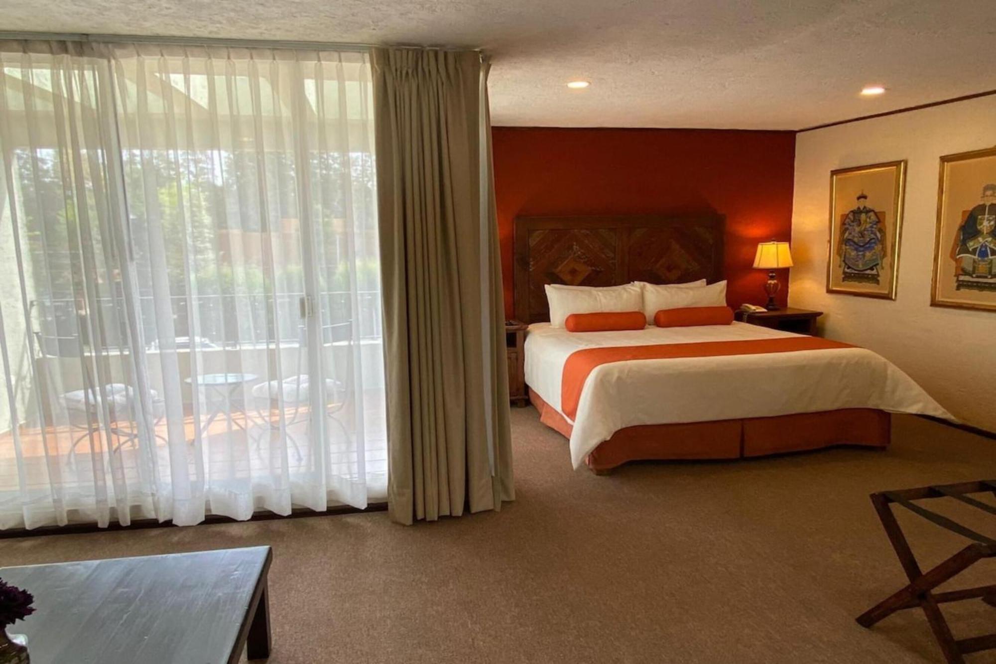 Capital O La Huerta Golf & Hotel Чолула Экстерьер фото