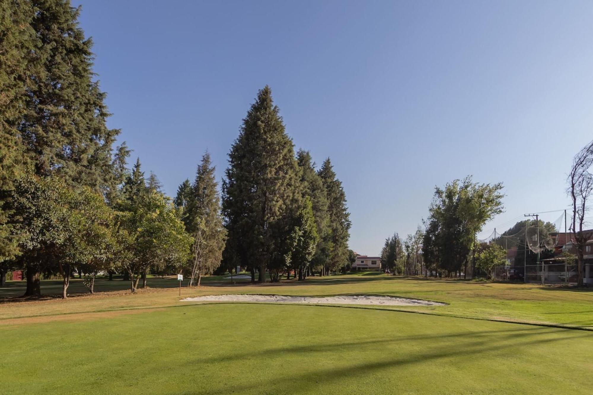 Capital O La Huerta Golf & Hotel Чолула Экстерьер фото